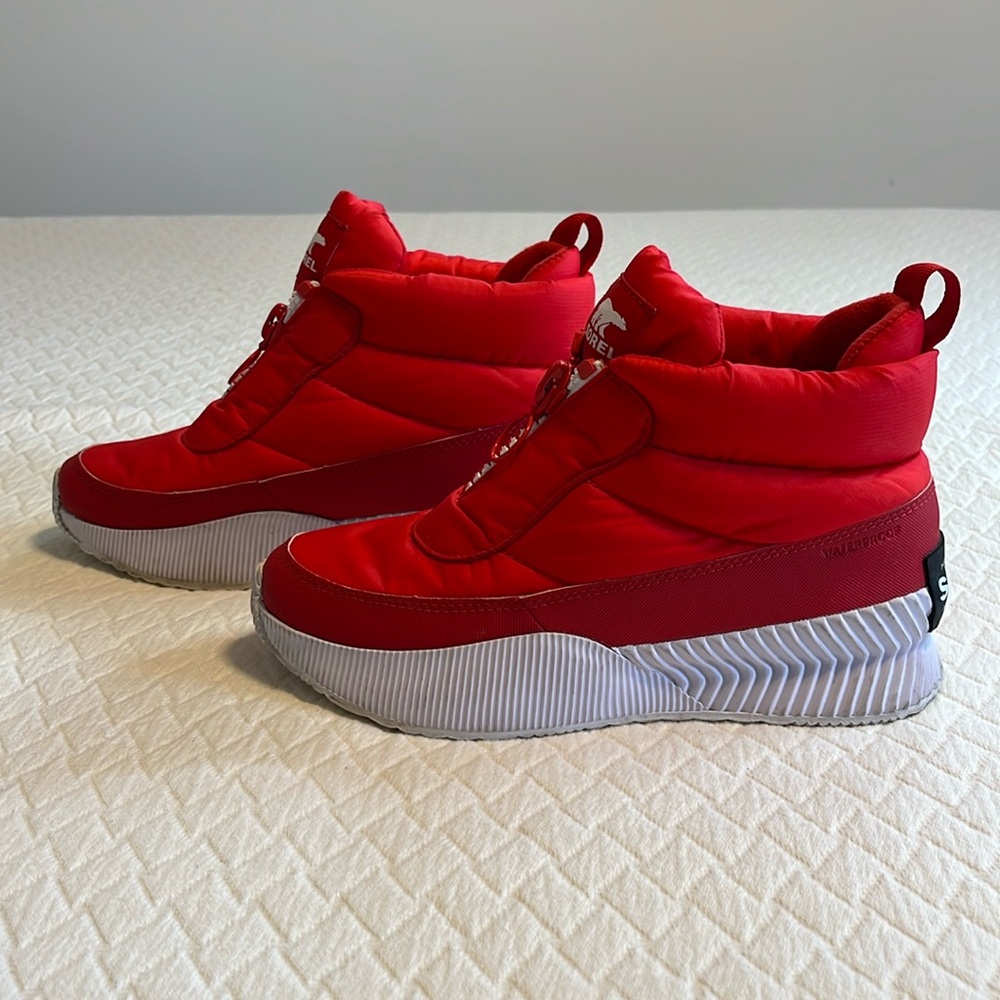 Sorel winter quilted Out N About boots, bright red/white, iconic, 7